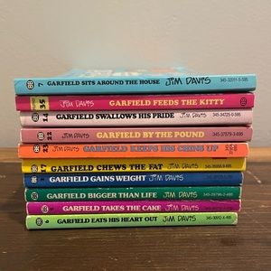 Lot of 10 Vintage Garfield Comic Books